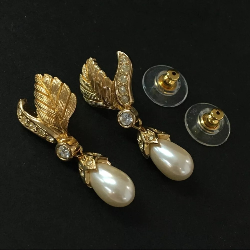 Christian Dior Pearl Rhinestone Gold Tone Earrings
